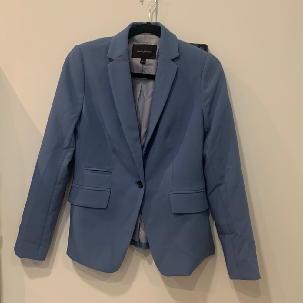 Blue fitted blazer